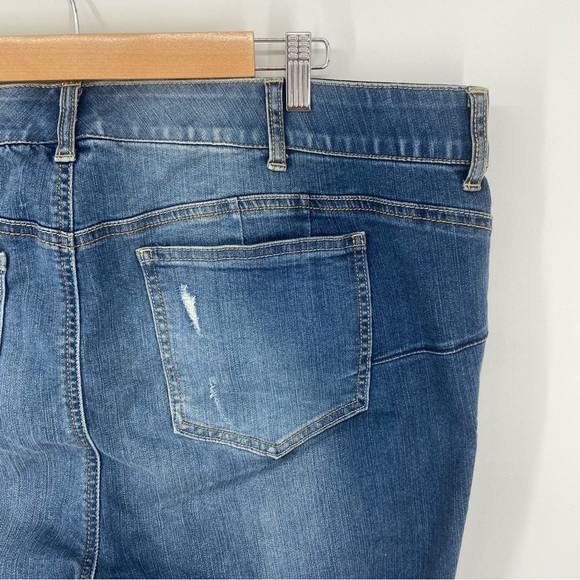 Torrid Bombshell Skinny Premium Stretch High-Rise Destructed Jean in Tides Wash - Picture 9 of 12